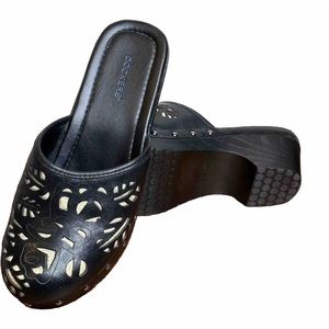 Dockers Women's Black Leather Slip On Clogs Laser Cut Block Heel Stud Size 7.5